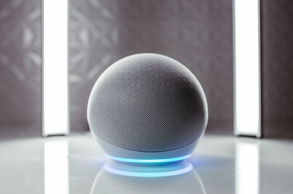 Voice-Controlled Lighting: Setting the Perfect Scene Instantly
