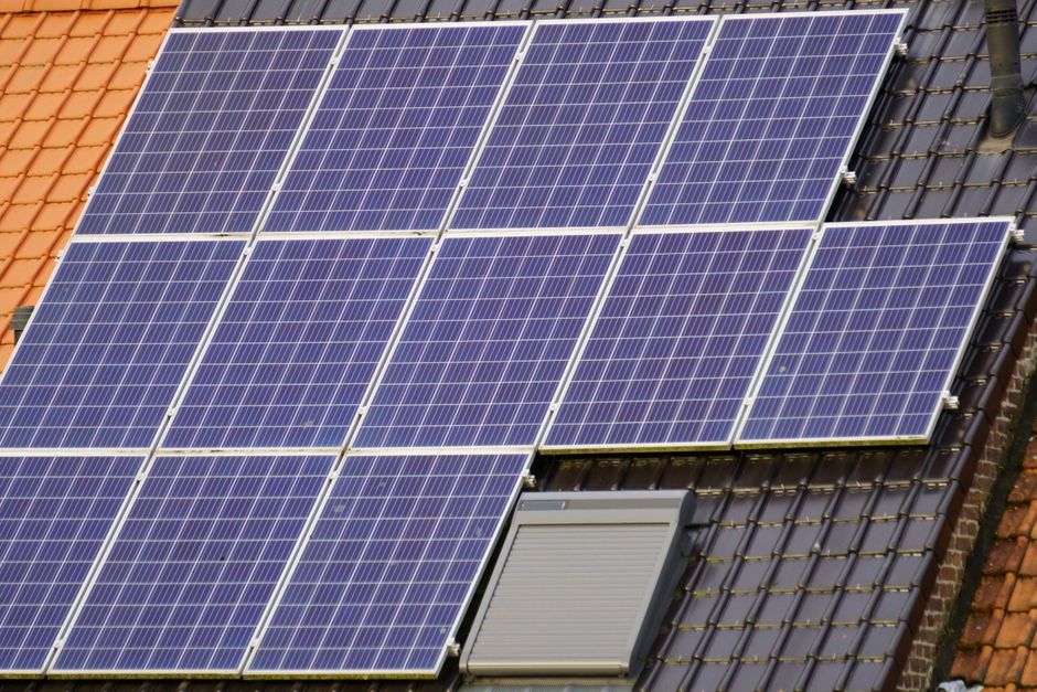 Off-Grid Smart Homes: Automating for Maximum Energy Independence